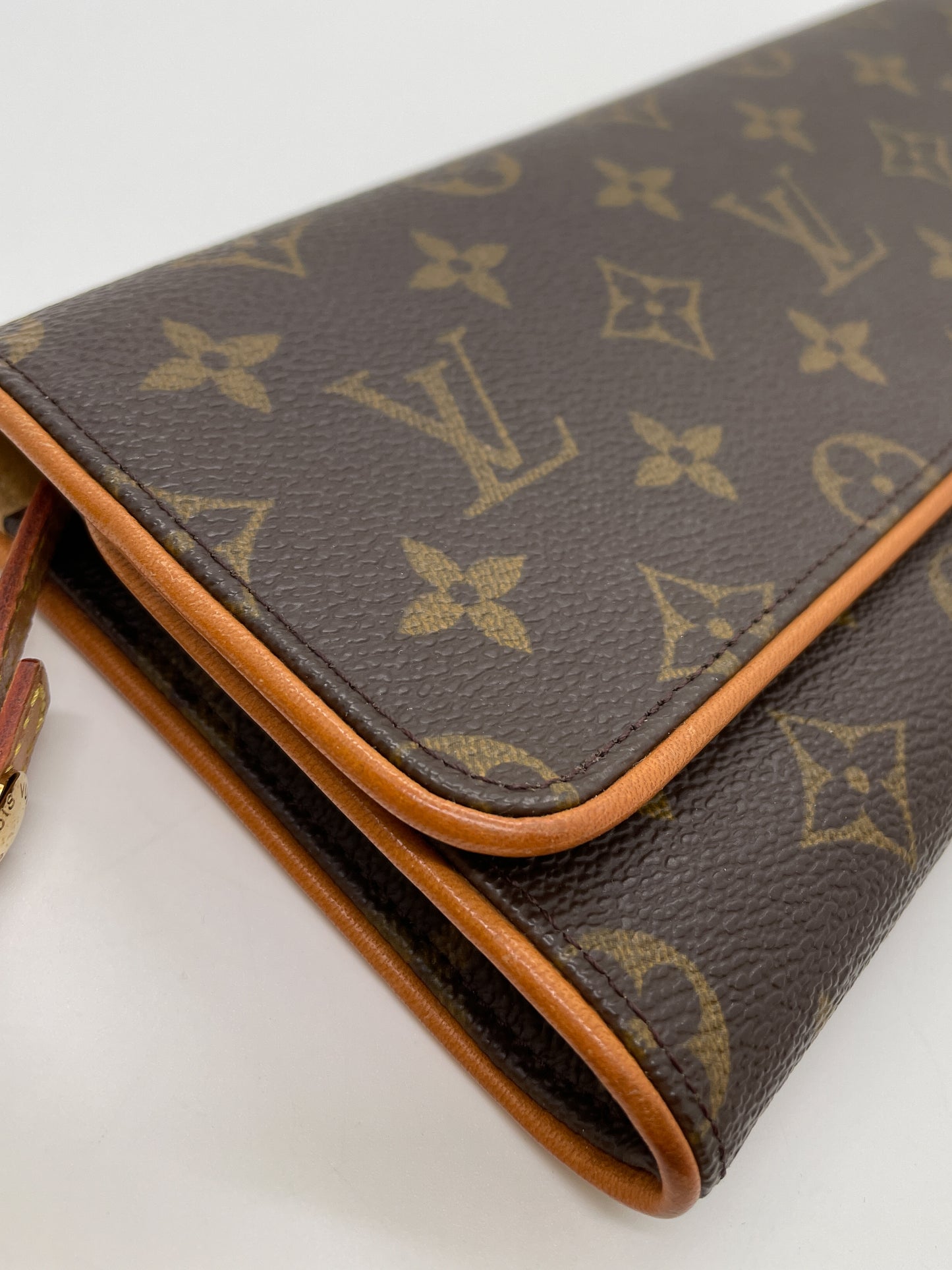 LOUIS VUITTON VINTAGE TWIN POCHETTE GM