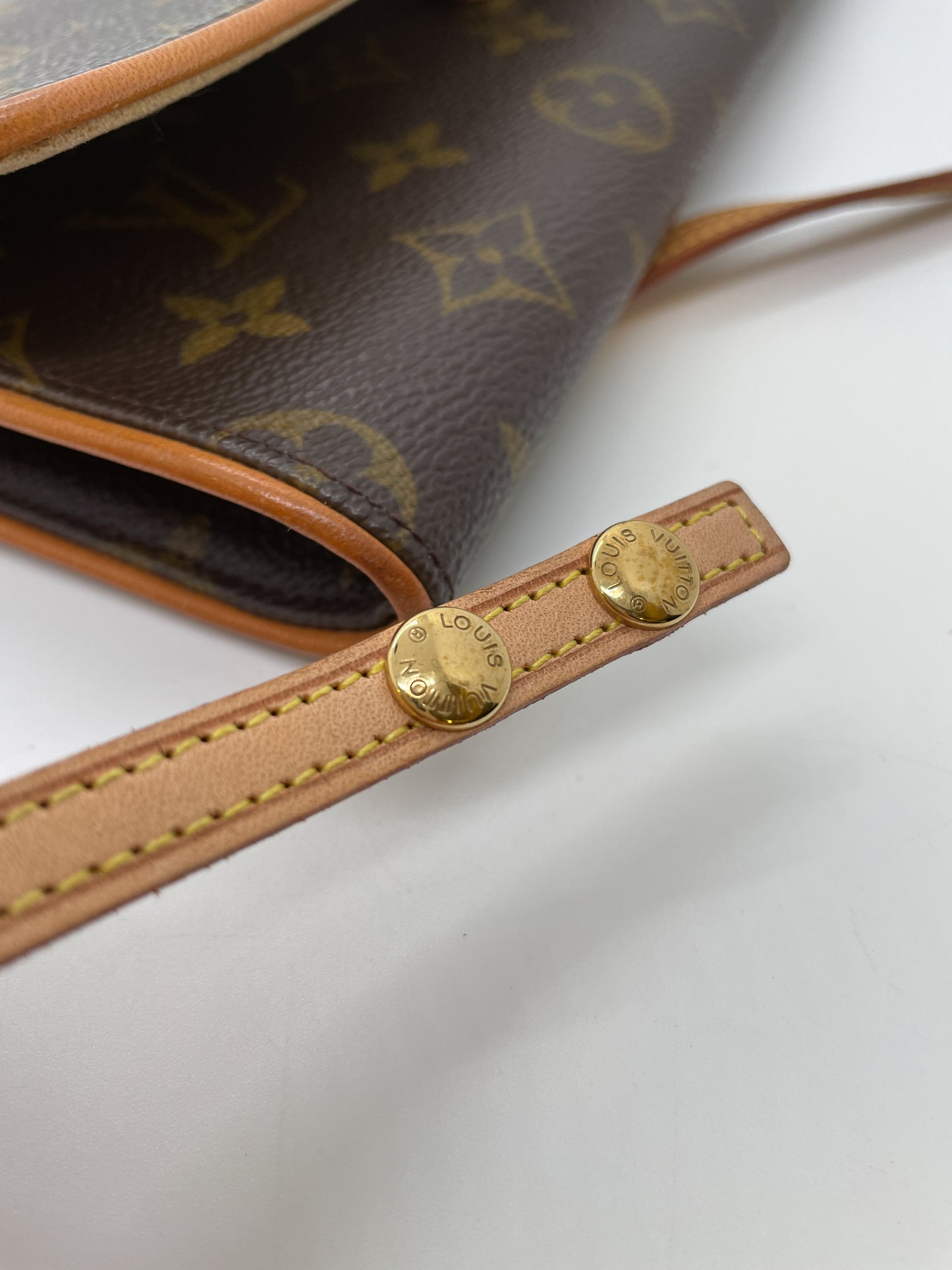 LOUIS VUITTON VINTAGE TWIN POCHETTE GM