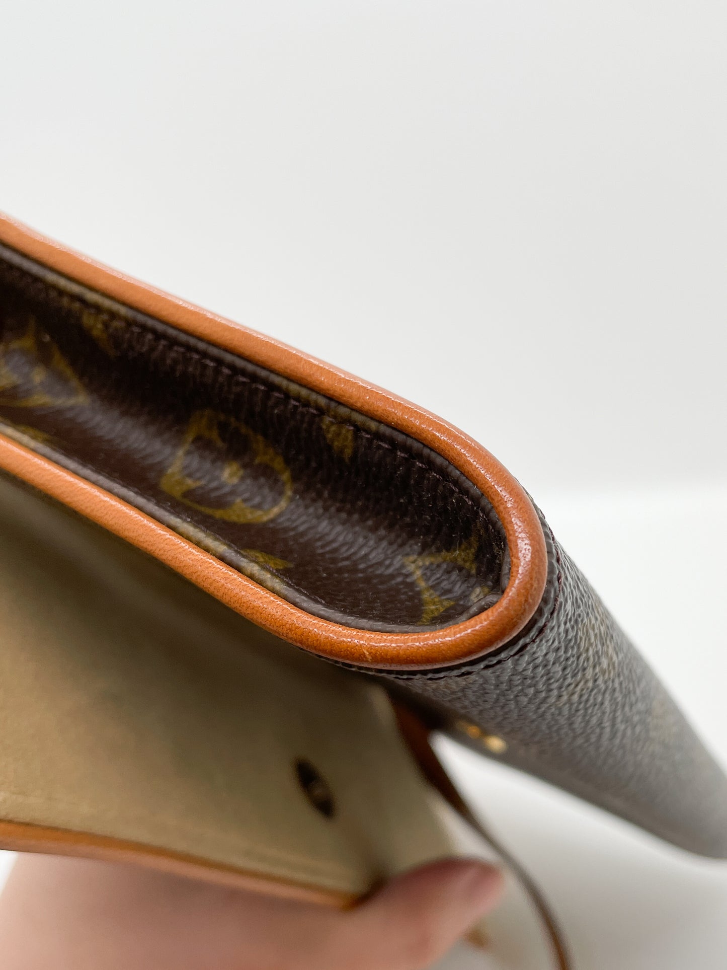 LOUIS VUITTON VINTAGE TWIN POCHETTE GM