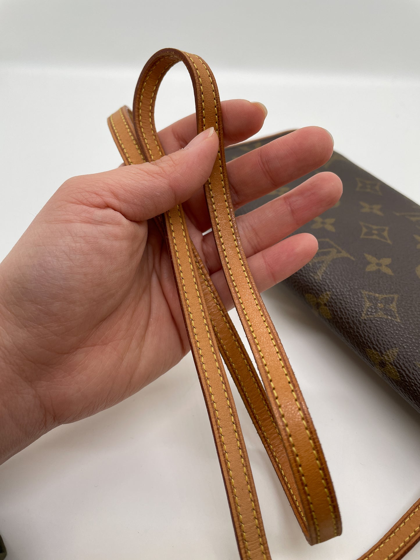 LOUIS VUITTON VINTAGE TWIN POCHETTE GM