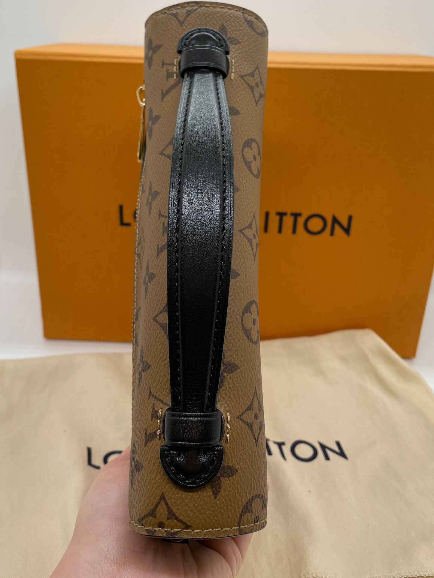 LOUIS VUITTON POCHETTE METIS IN REVERSE MONOGRAM