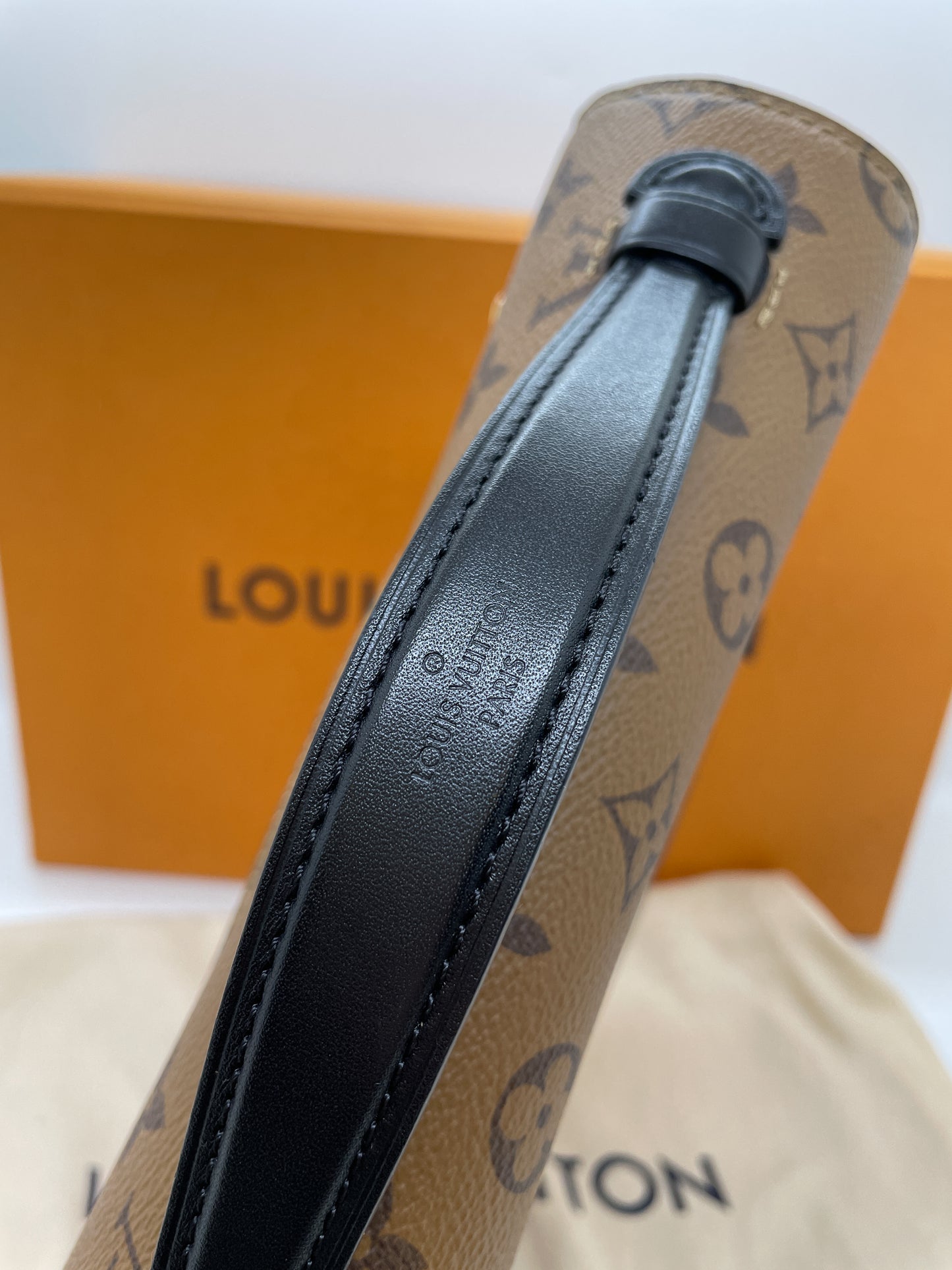 LOUIS VUITTON POCHETTE METIS IN REVERSE MONOGRAM