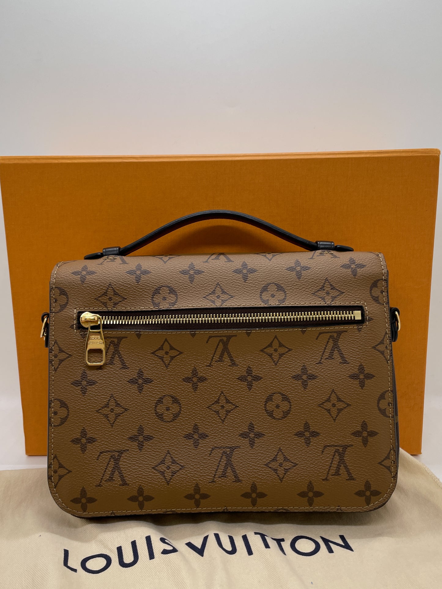 LOUIS VUITTON POCHETTE METIS IN REVERSE MONOGRAM
