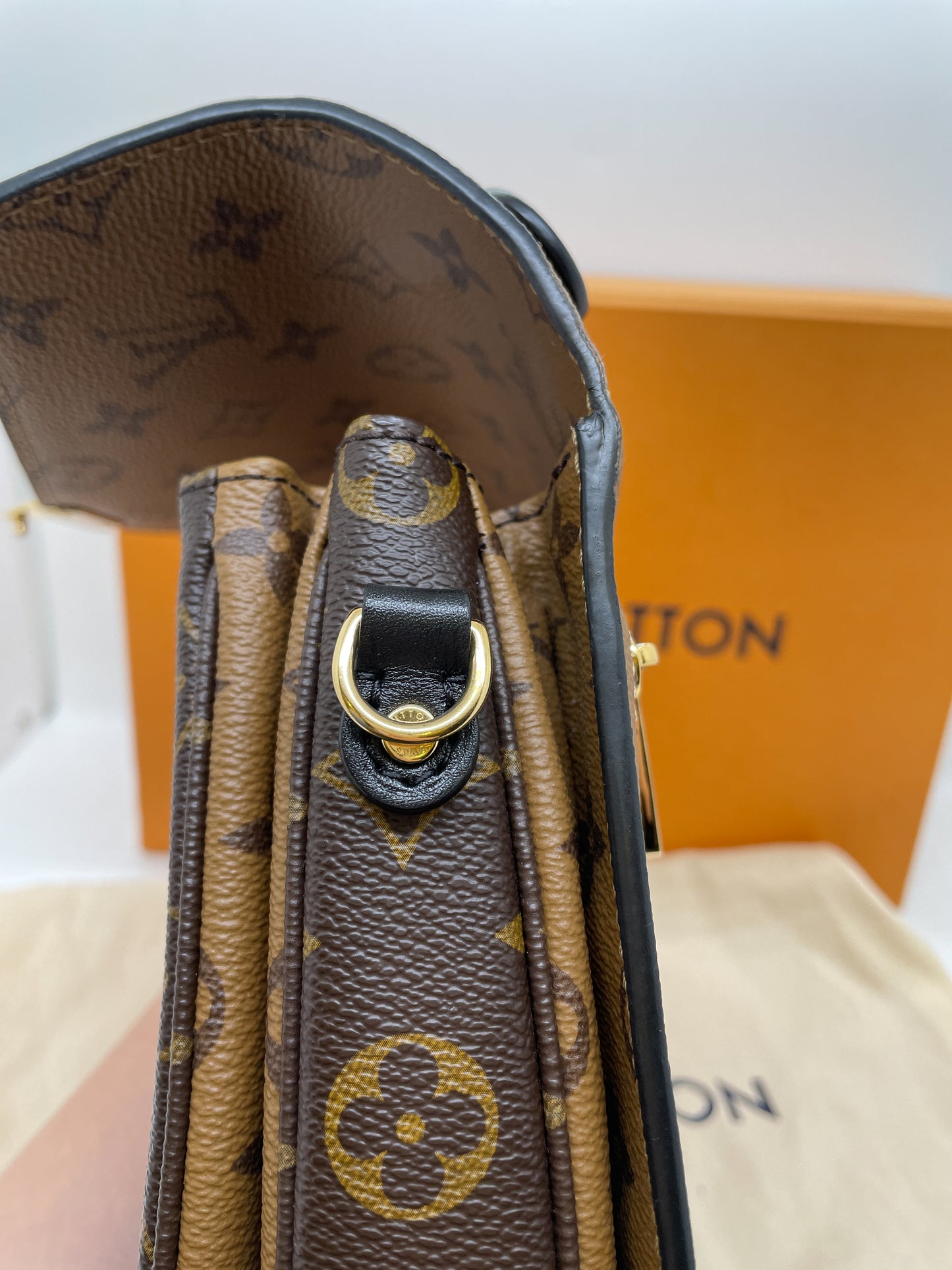 LOUIS VUITTON POCHETTE METIS IN REVERSE MONOGRAM