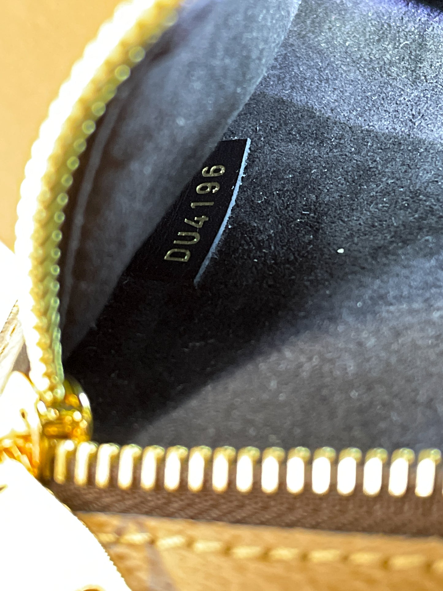 LOUIS VUITTON POCHETTE METIS IN REVERSE MONOGRAM