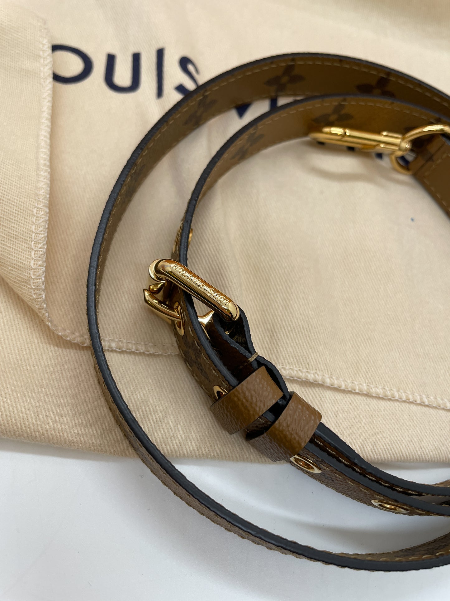 LOUIS VUITTON POCHETTE METIS IN REVERSE MONOGRAM