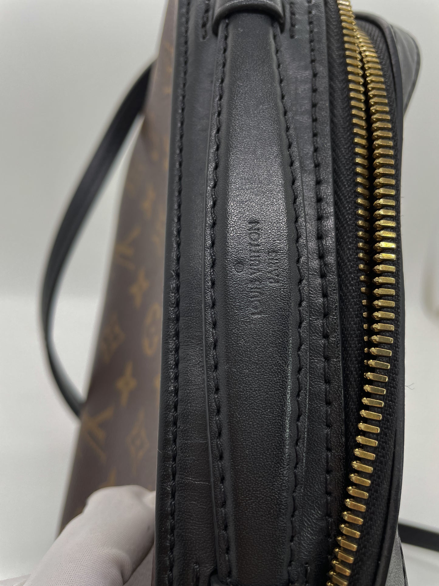 LOUIS VUITTON SAINTONGE NOIR