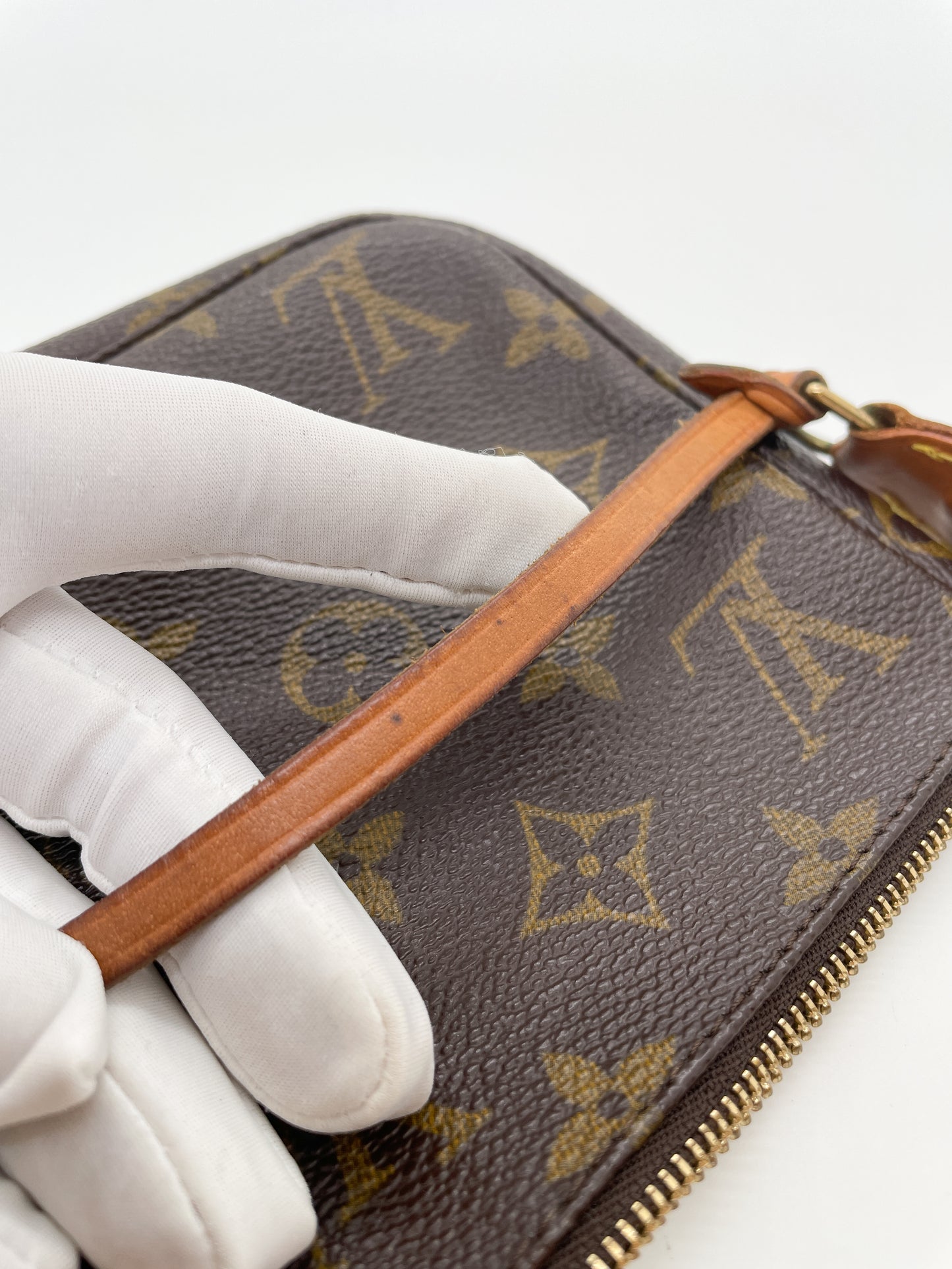 LOUIS VUITTON POCHETTE ACCESSOIRES