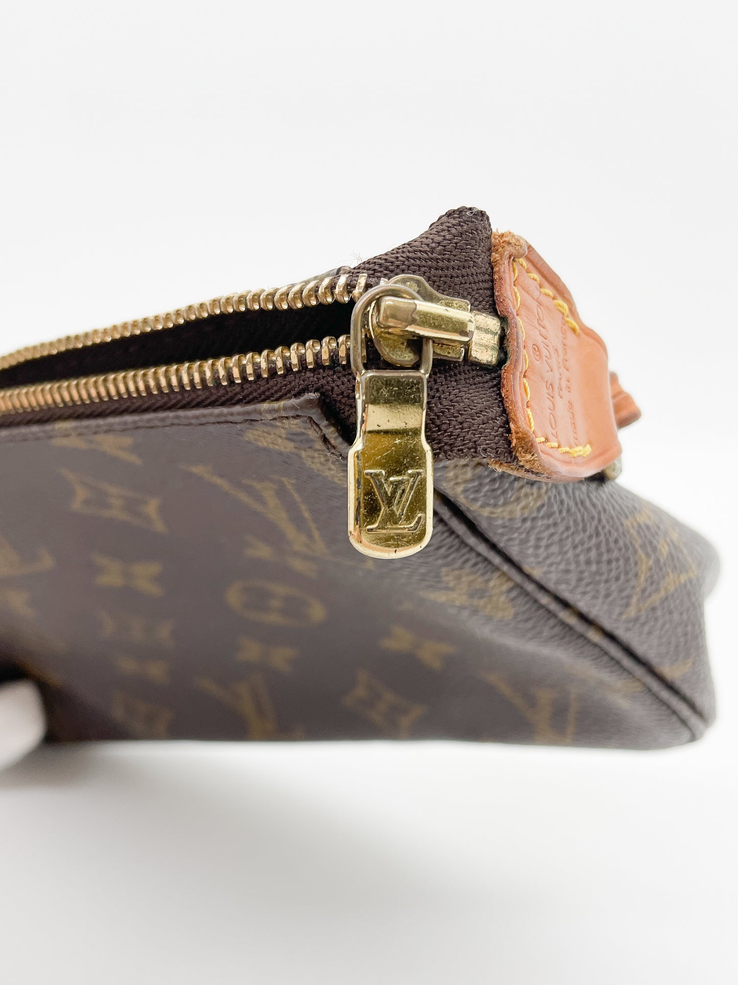 LOUIS VUITTON POCHETTE ACCESSOIRES