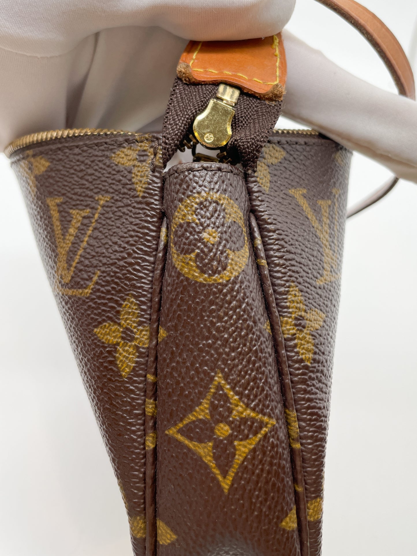 LOUIS VUITTON POCHETTE ACCESSOIRES