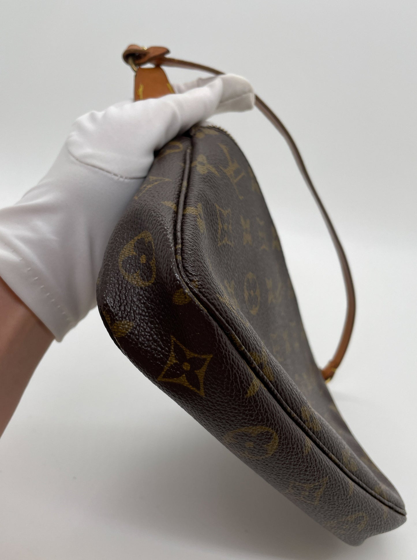 LOUIS VUITTON POCHETTE ACCESSOIRES