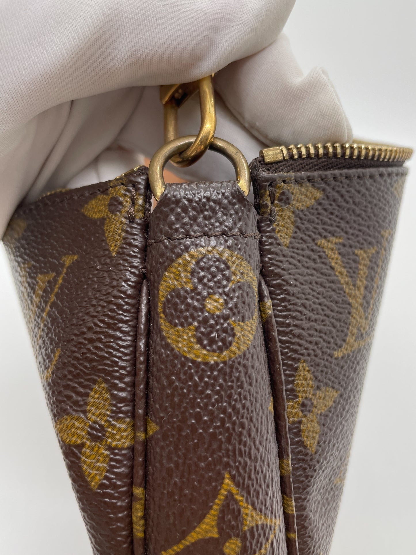 LOUIS VUITTON POCHETTE ACCESSOIRES