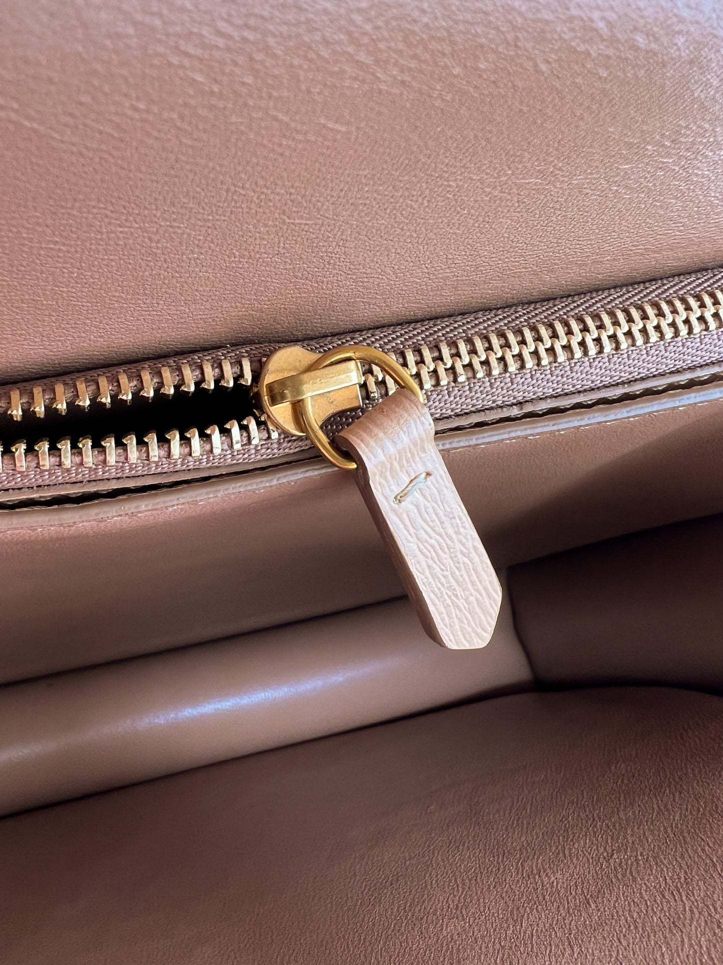 CELINE MEDIUM CLASSIC IN LIEGE LEATHER