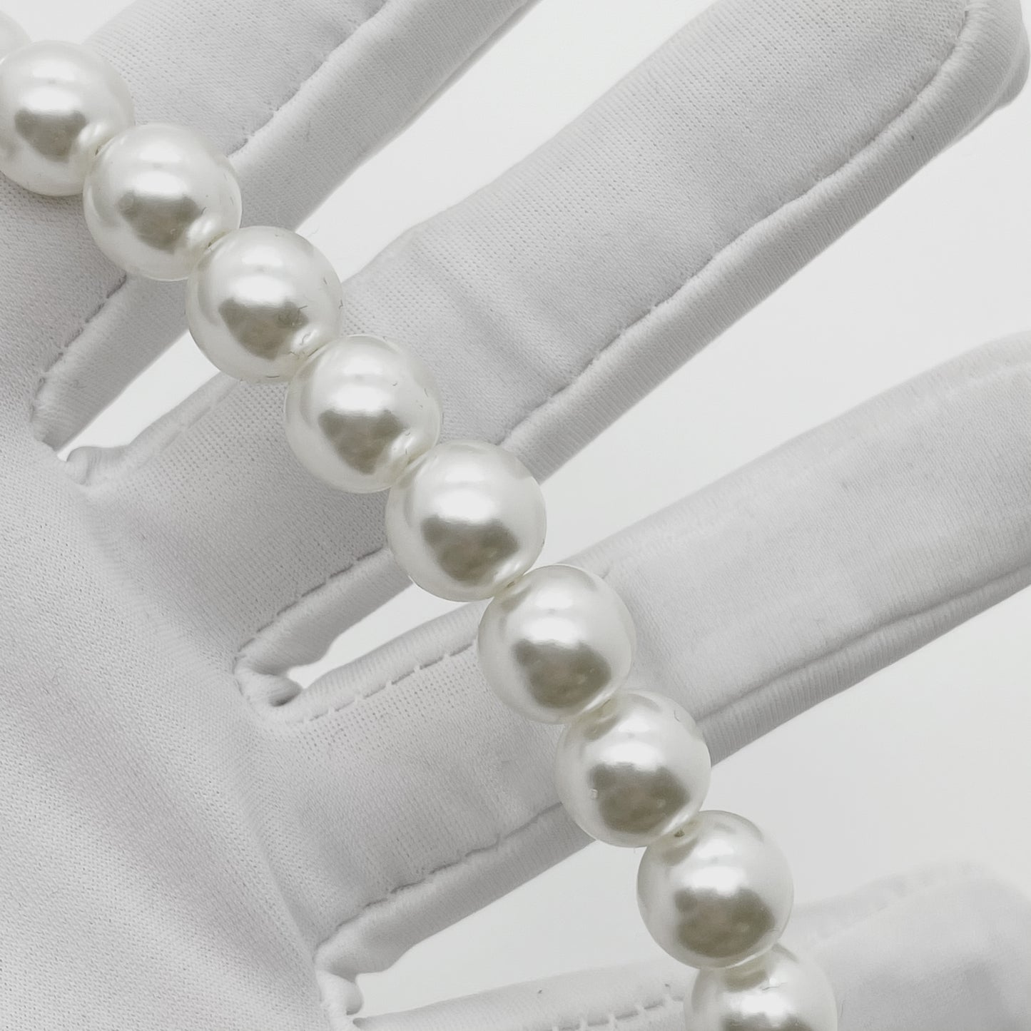 Pearl strap - 50cm (shoulder strap length) - medium pearls