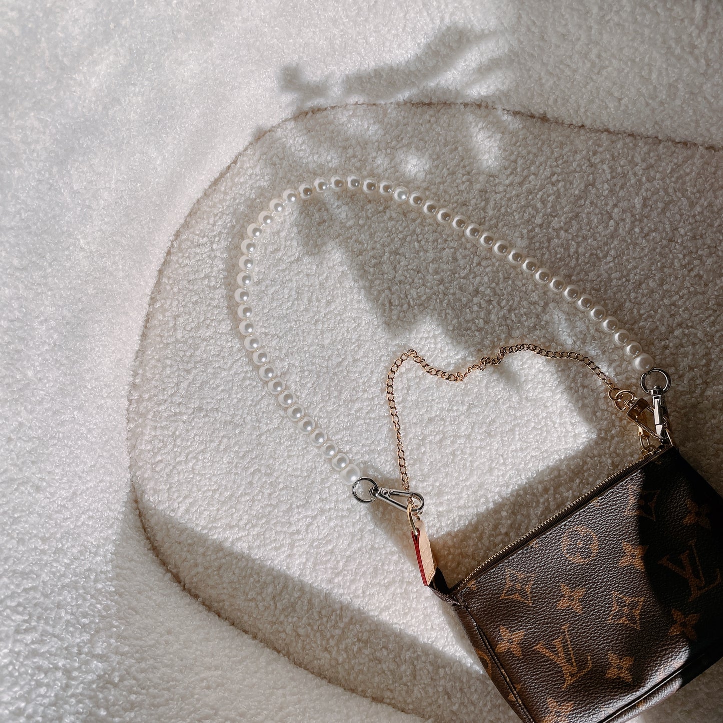 Pearl strap - 50cm (shoulder strap length) - medium pearls