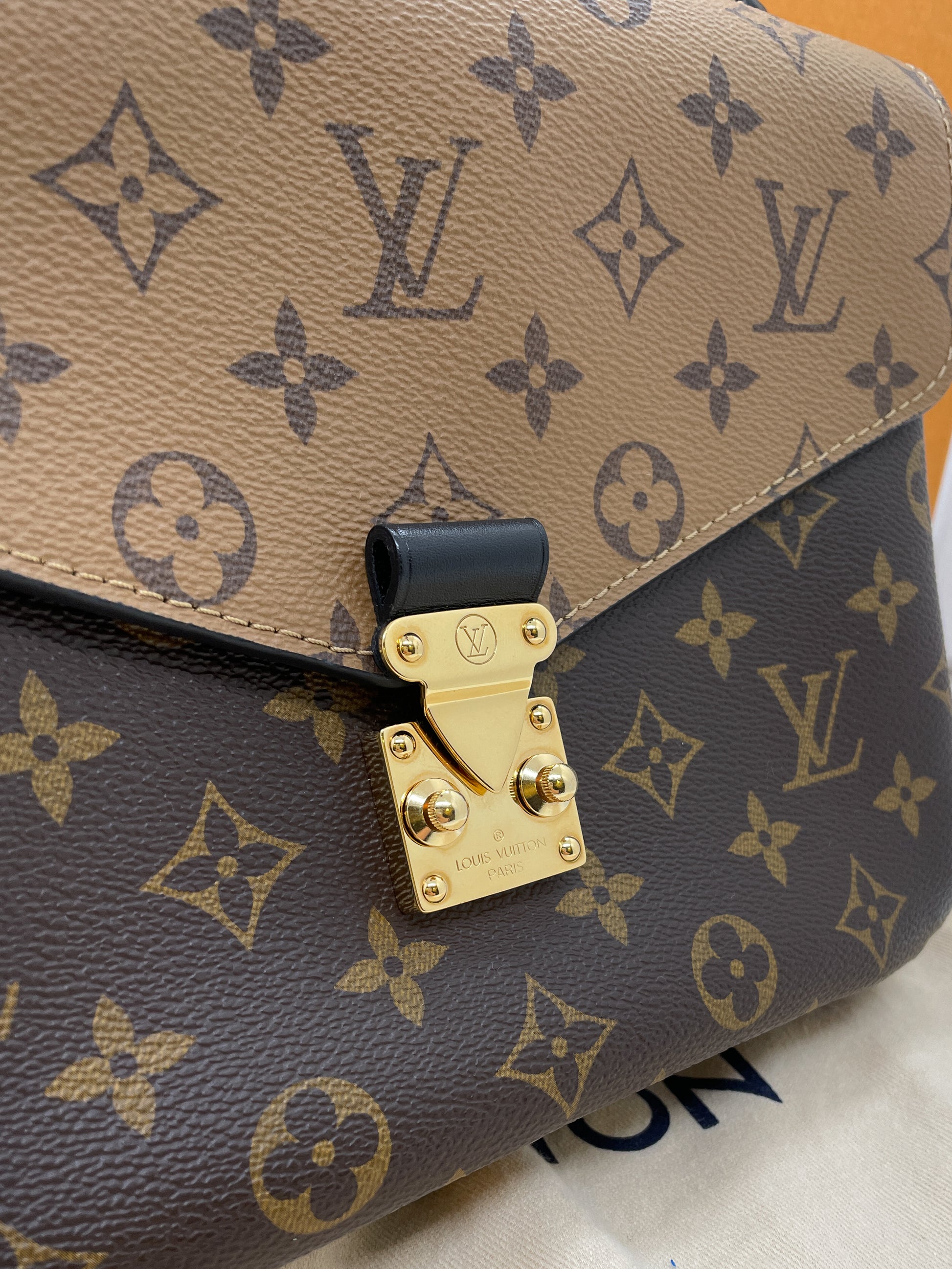 Louis Vuitton 22 Pochette Metis reverse monogram