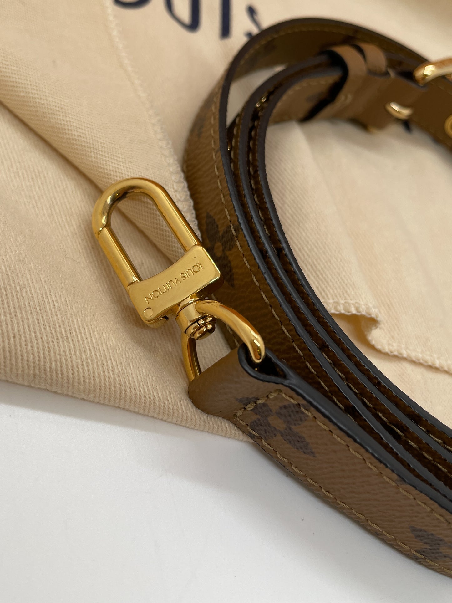 LOUIS VUITTON POCHETTE METIS IN REVERSE MONOGRAM