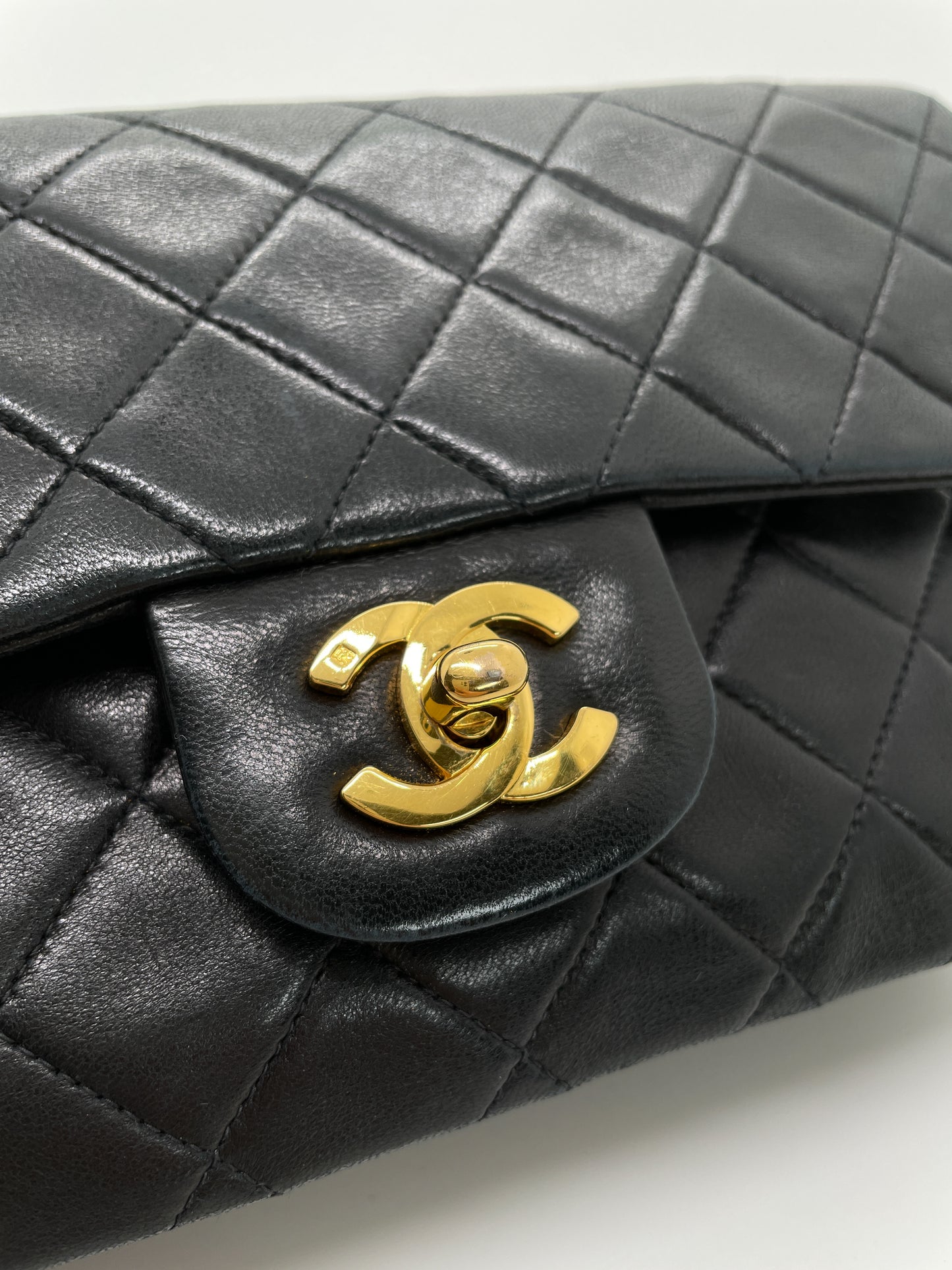CHANEL VINTAGE SMALL CLASSIC FLAP