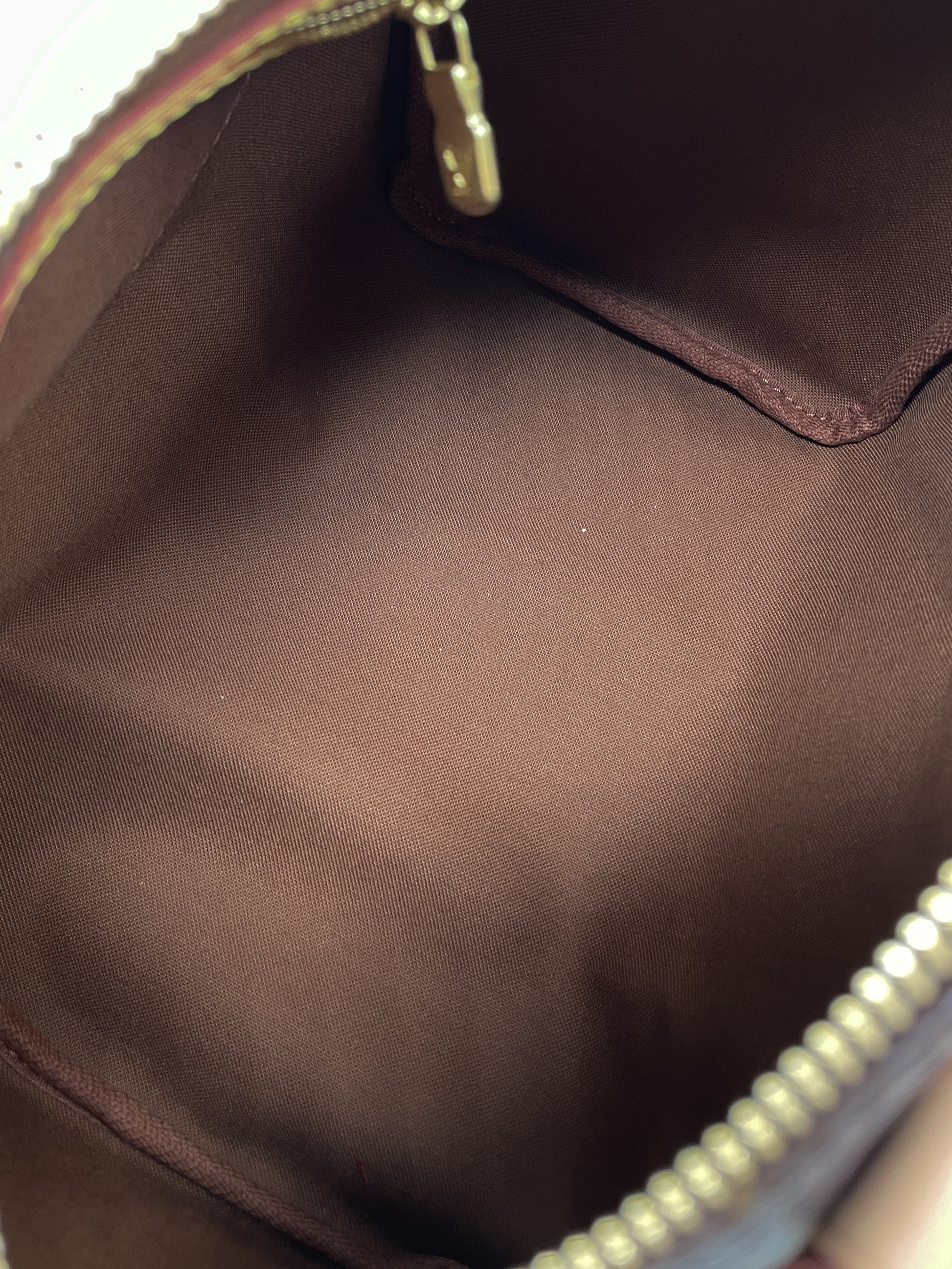 Authentication on bagaholic for Louis Vuitton bag.