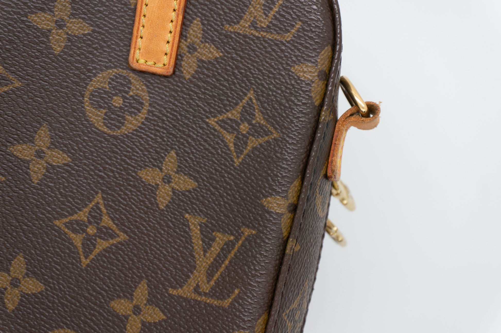 Louis Vuitton Monogram Spontini (SHG-hYkORy) – LuxeDH