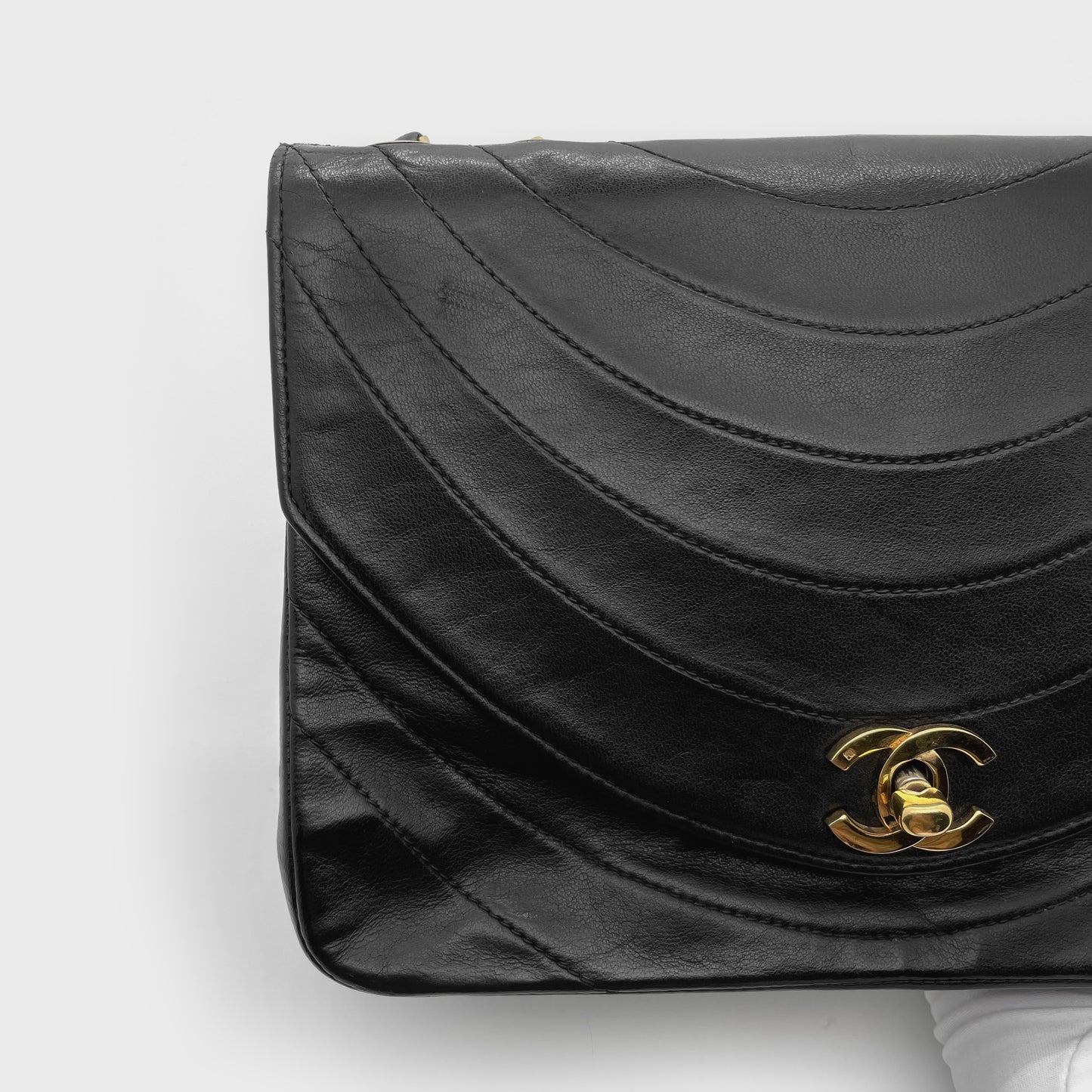 CHANEL VINTAGE BLACK CHEVRON LAMBSKIN FLAP BAG