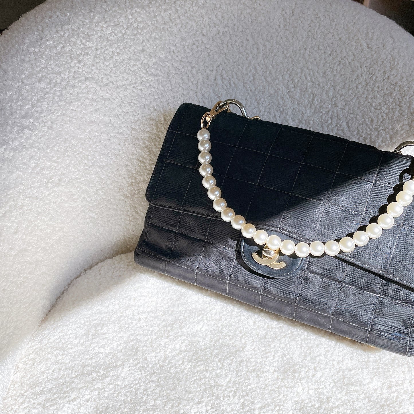 Top Handle Strap with Medium Pearls - 32cm