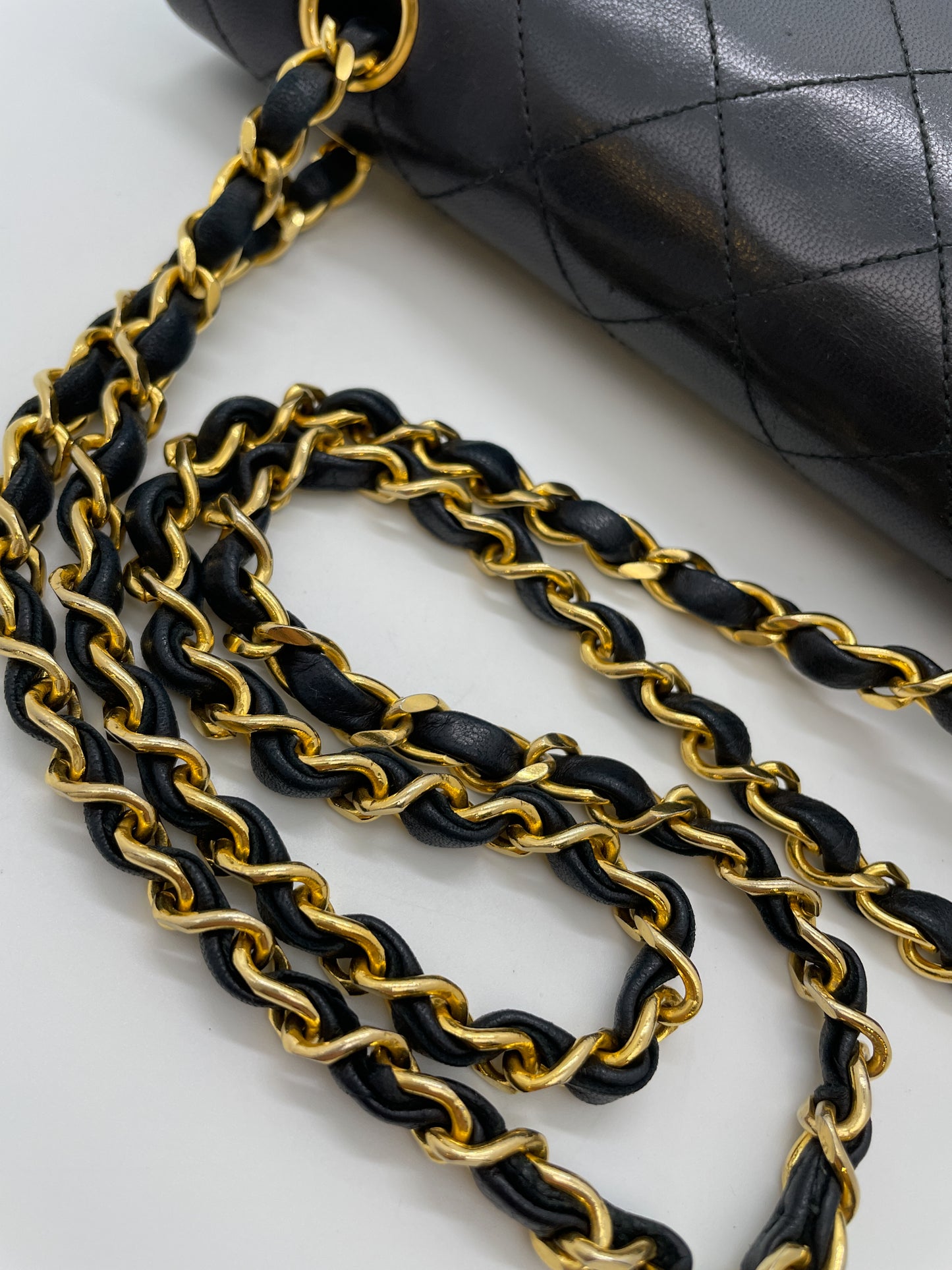 CHANEL VINTAGE MEDIUM CLASSIC FLAP