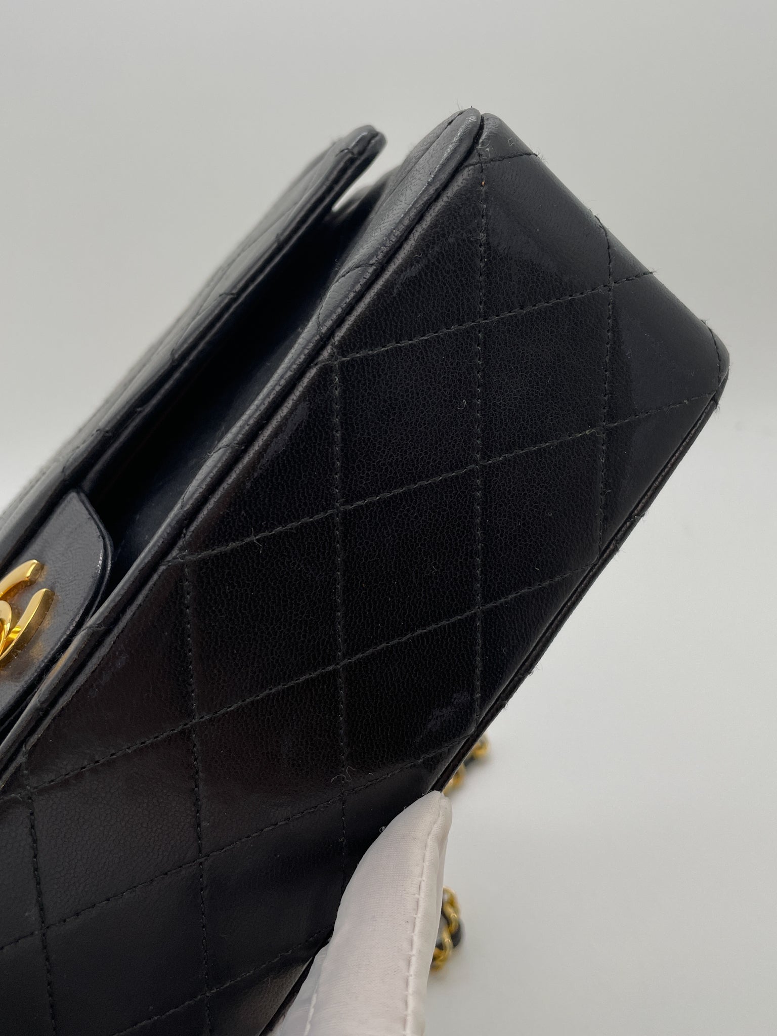 Vintage Chanel Classic Double Flap Bag in Black (1986/1988) — singulié