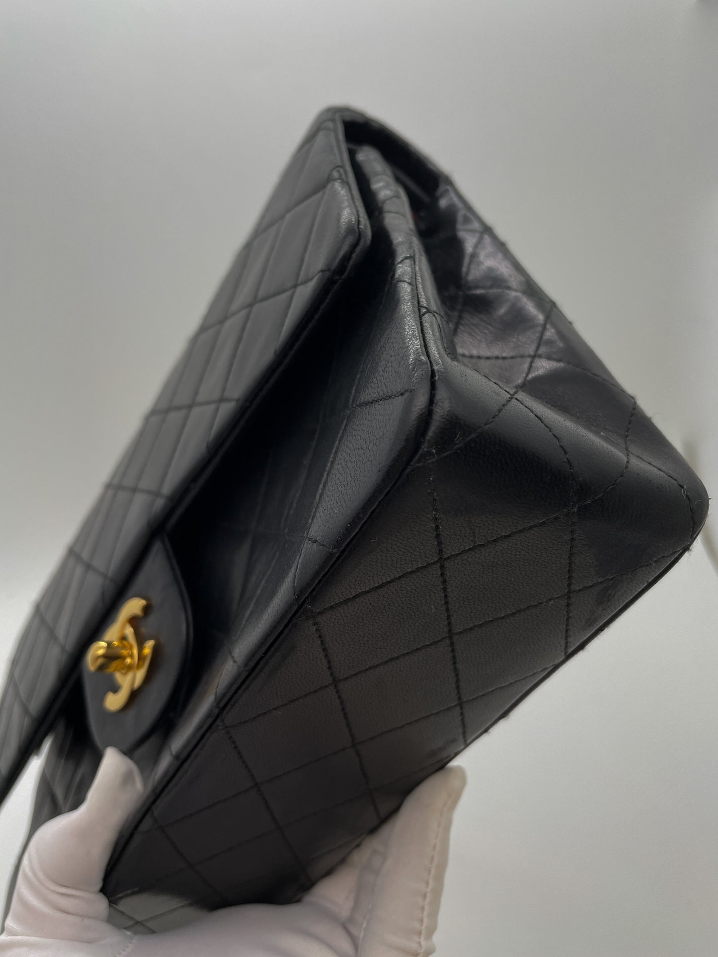 CHANEL VINTAGE MEDIUM CLASSIC FLAP