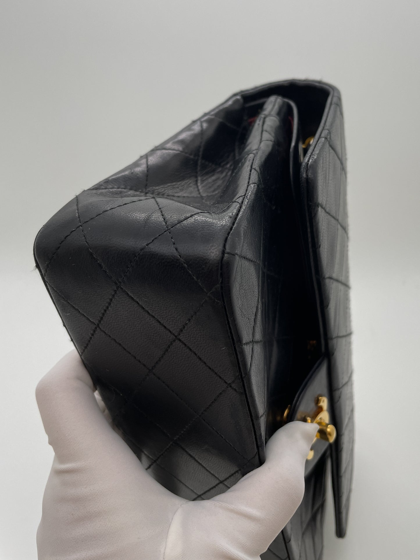 CHANEL VINTAGE MEDIUM CLASSIC FLAP