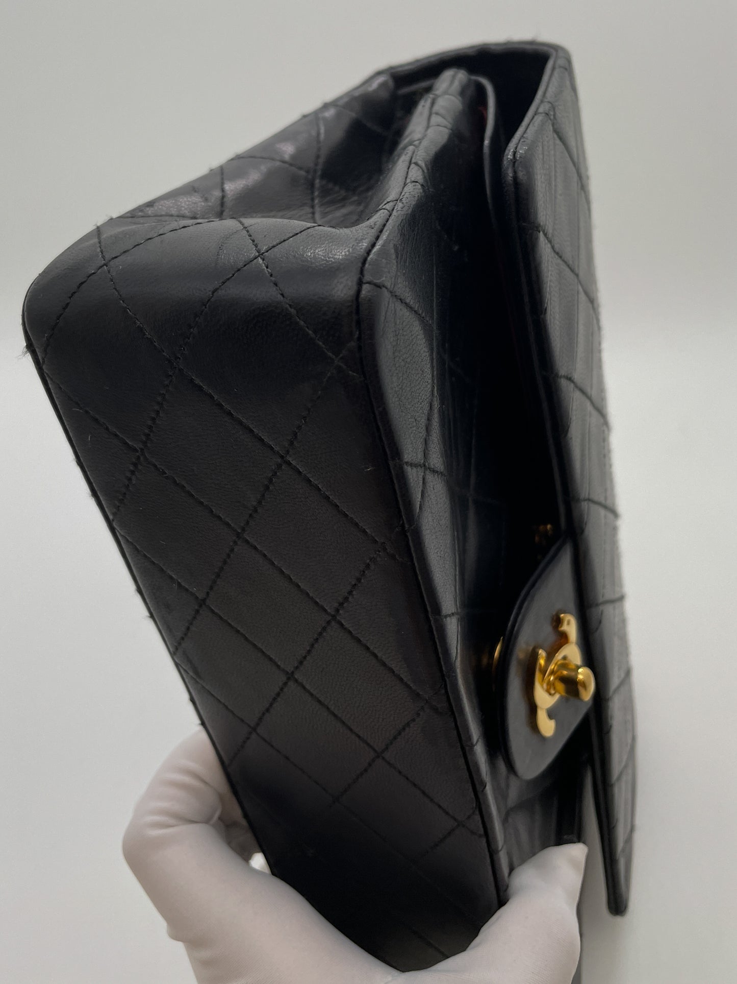 CHANEL VINTAGE MEDIUM CLASSIC FLAP