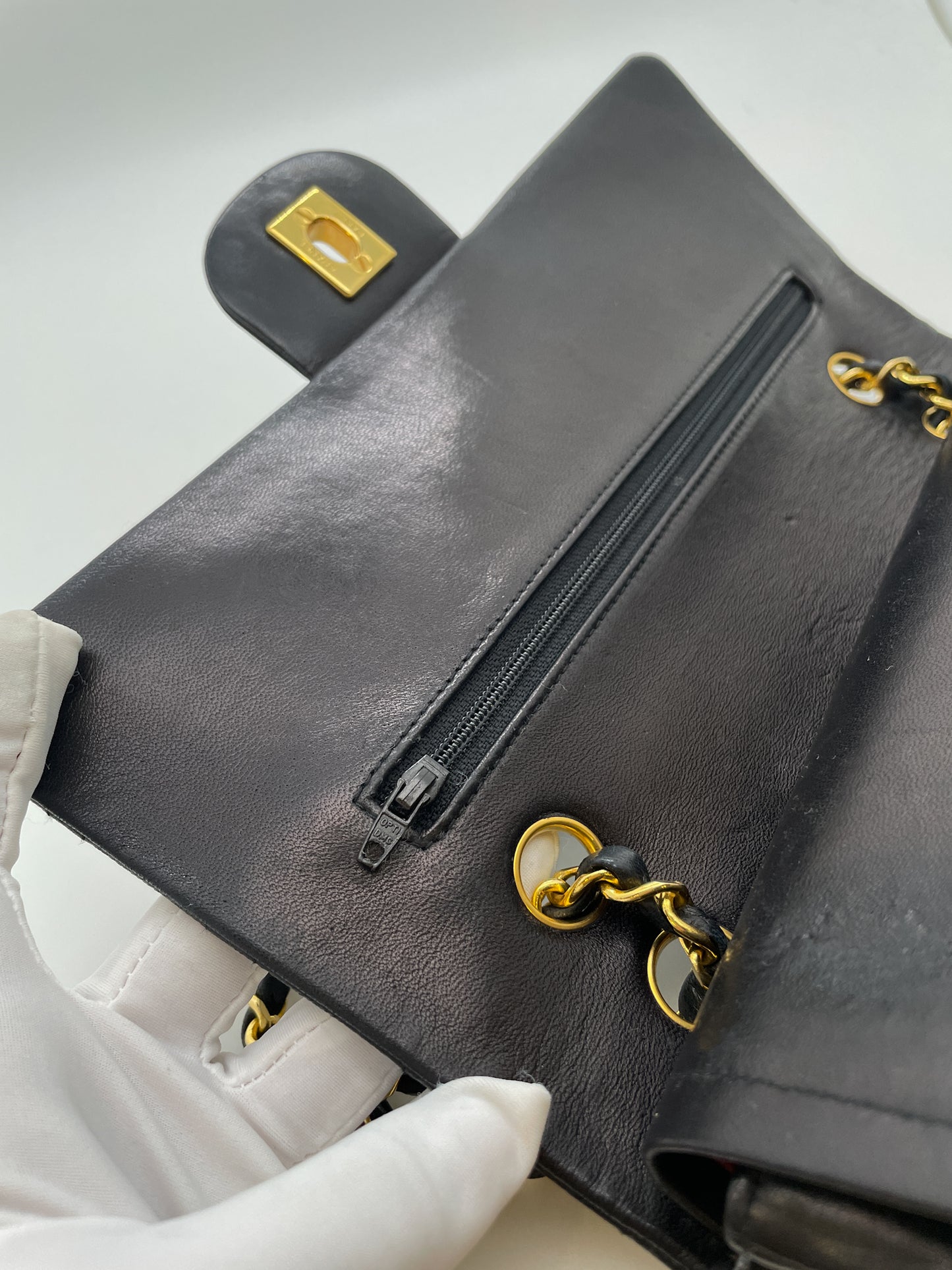 CHANEL VINTAGE MEDIUM CLASSIC FLAP